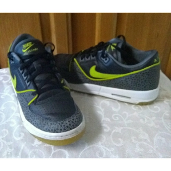 Nike Other - NIKE AIR ASSAULT LOW BLACK GRAY/CACTUS YOUTH